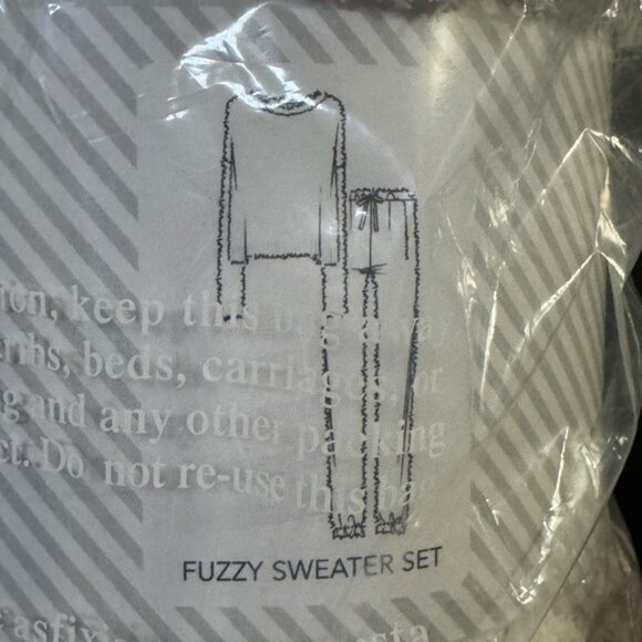 NWT Splendid Fuzzy Sweater 2 Piece Set Checkered Pajama Size L - Picture 6 of 6